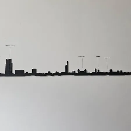 Stadium & Airport Skyline Apartment *
